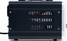 Автоматический стабилизатор напряжения Alteco HDR 2000 вид слева